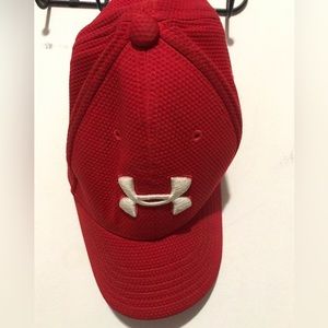 Men red Under Armour size S/M Cap